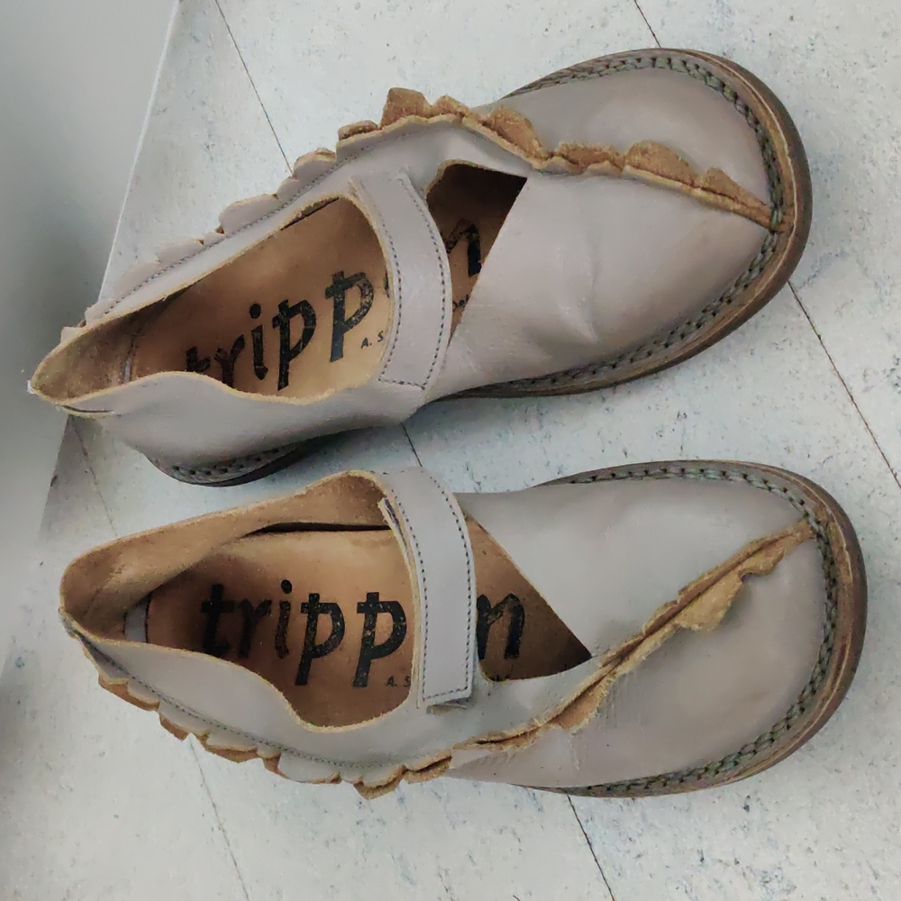 Trippen Germany light grey purple flat Leather shoes Mary janes scalloped